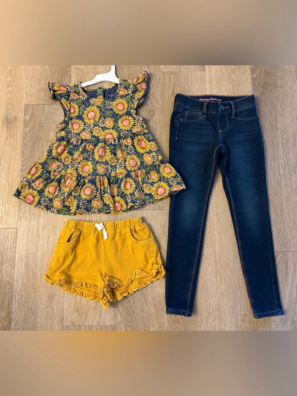 Tommy Bahama Girl's Size 5/6 Yrs . Sunflowers 3 Pc Pants , Shorts & Top Set